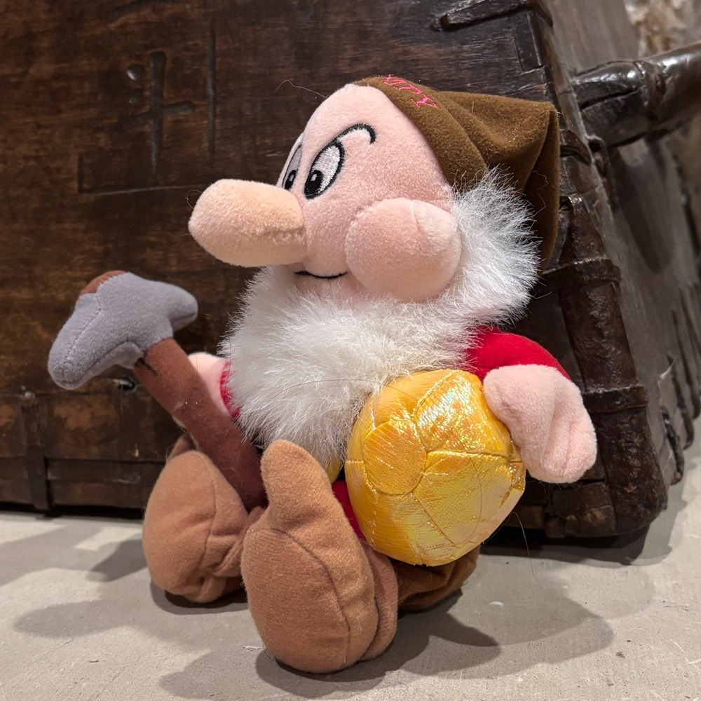 Snow White and Seven Dwarfs 8” GRUMPY with Sparkling Yellow Jewel - Picture 3 of 4